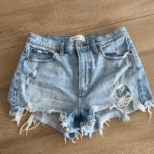 Like new Abercrombie high rise mom short